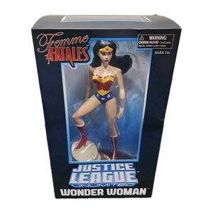 Femme Fatales Justice League Unlimited Wonder Woman Statue by Diamond Select